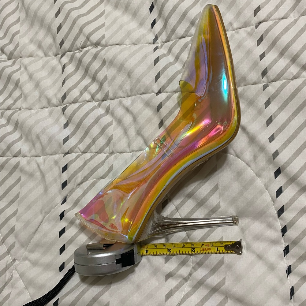 Akira Cape Robbin 
Holographic Stiletto Pump